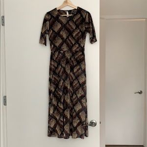 Classic shaped rich color velvet dress